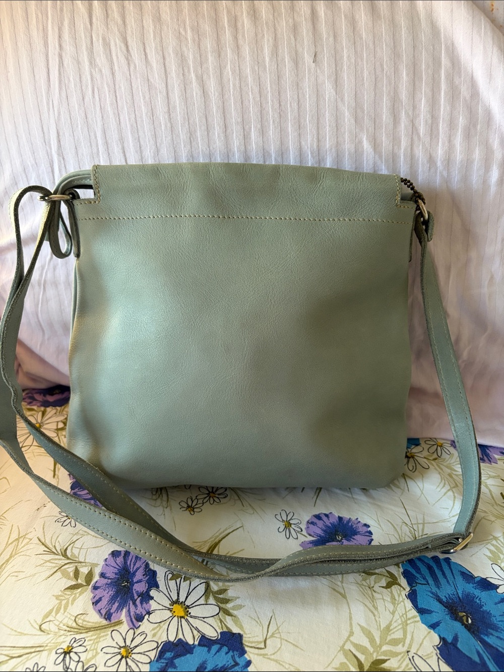 Roots Mint Green Leather Crossbody Bag - Picture 3 of 14